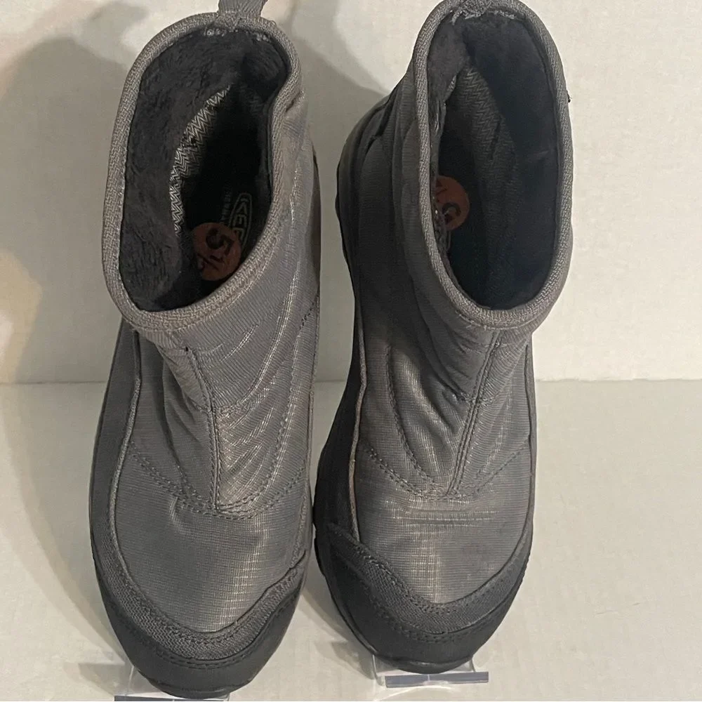 KEEN Warm Winter Waterproof Hiking Boots. Women’s Size 5.5. Dark grey gray cold